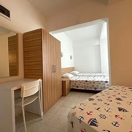 Status Hotel *