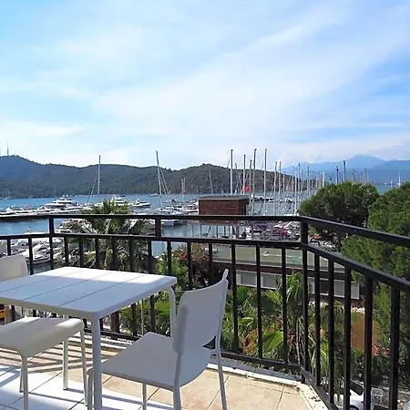 Status Hotel